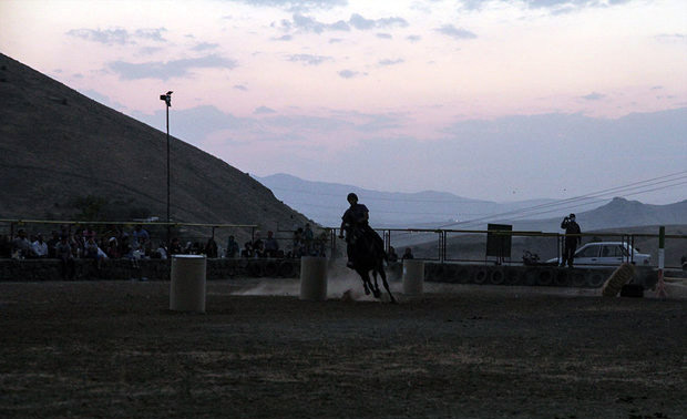 بە وێنە..فستیڤاڵی یاریی و سوارچاكی سنە